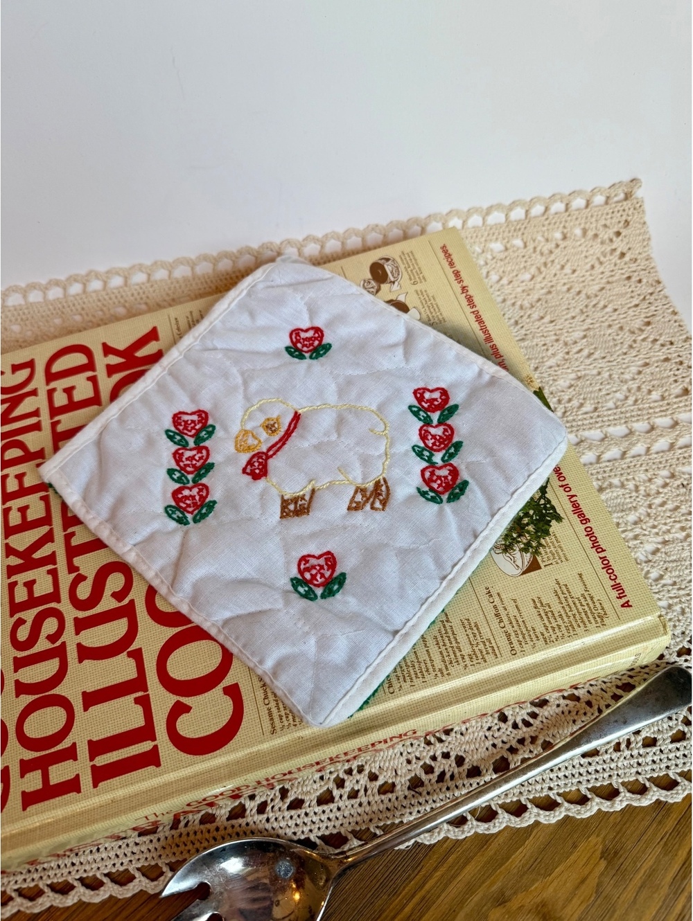 Vintage Embroidered Sheep Floral Terry Cloth Pot Holder Kitchen Decor